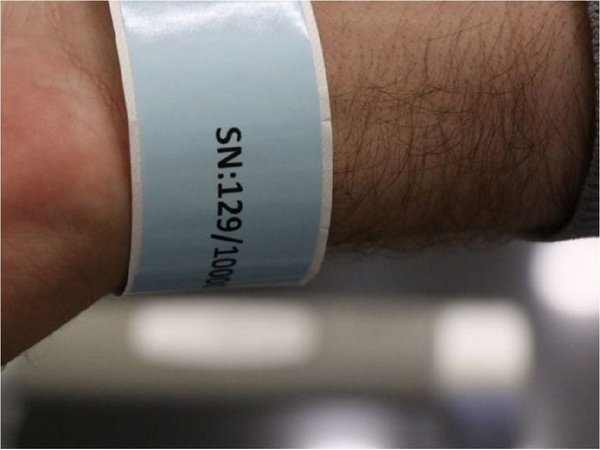 Proponen pulseras electrónicas para que pacientes con Covid-19 no violen cuarentena