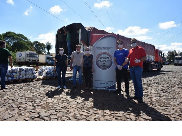 Comerciantes entregan 3.000 kits alimenticios a sectores vulnerables en Ciudad del Este