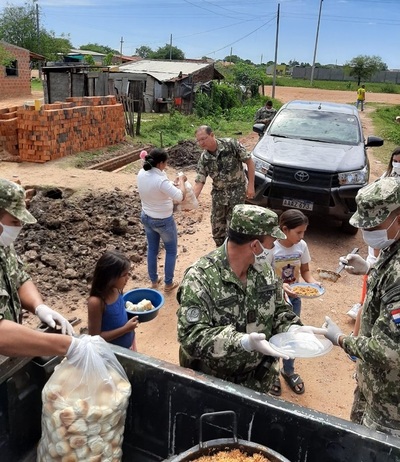 Militares sirvieron almuerzo a humildes pobladores