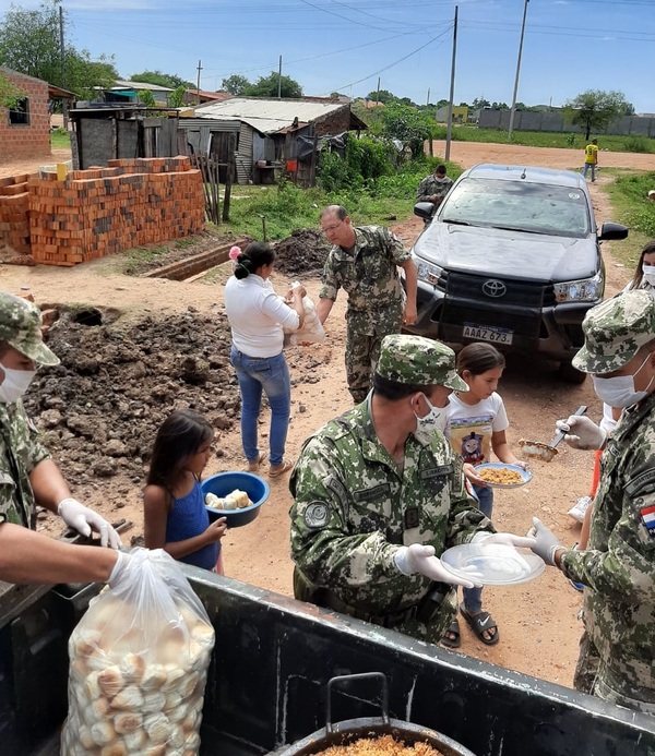 Militares sirvieron almuerzo a humildes pobladores