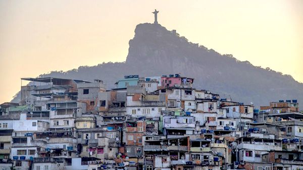 Ministro brasileño busca “diálogo” con narcos y milicias para contener pandemia en favelas