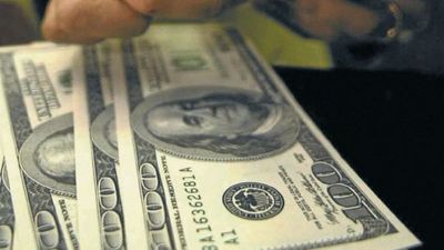 Dólar tranquilo en el país, pero fuerte en la región