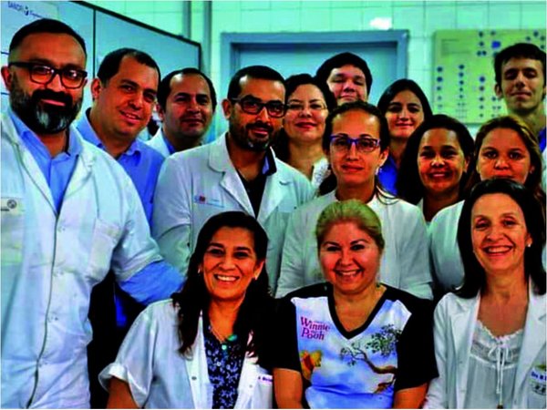 Bailes y fotos para animar a los de blanco