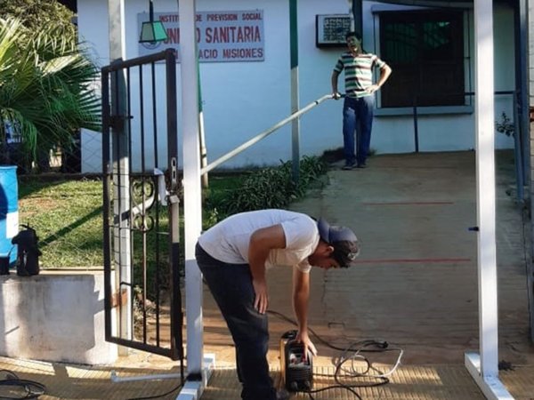 Jóvenes de San Ignacio donan aspersor automático   a hospital