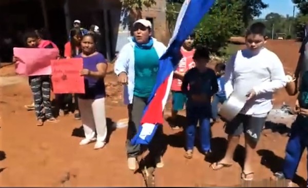 Siguen los “CACEROLAZOS” pidiendo comida en CDE