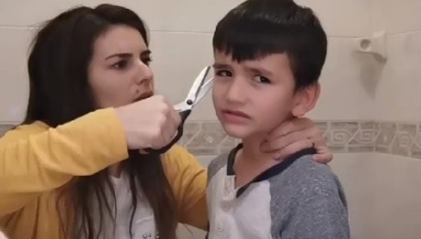 Amparo Velázquez decidió cortarle el pelo a su hijo 