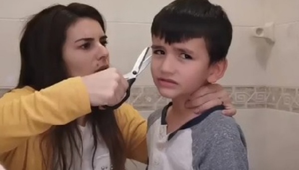 Amparo Velázquez decidió cortarle el pelo a su hijo