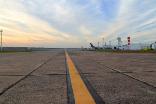 Otro grupo de 56 paraguayos arribó a nuestro país en vuelo humanitario » Ñanduti