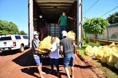 Distribuyen 30.000 kilos de alimentos en Alto Paraná - ABC en el Este - ABC Color