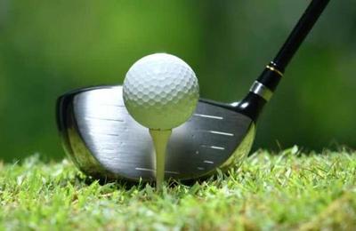 La insólita razón por la que un hombre rompió la cuarentena: quería jugar golf en la plaza - SNT