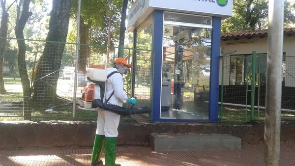 Siguen con desinfección de espacios públicos