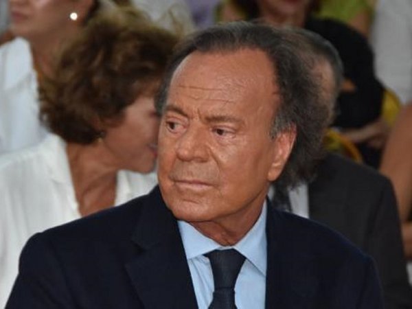 Julio Iglesias rompe su silencio en las redes por la muerte de su suegra