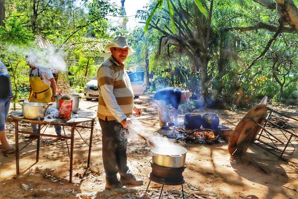 Covid-19: Luqueños solidarios organizan ollas populares para alimentar a miles de familias •