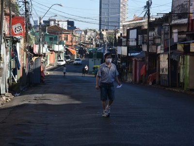 Covid-19: Un mes de cuarentena con aciertos sanitarios, pero baja asistencia social