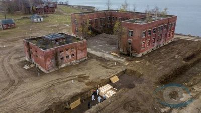 Imágenes de dron muestran una fosa común en la isla de Hart de Nueva York en medio del aumento de muertes por covid-19