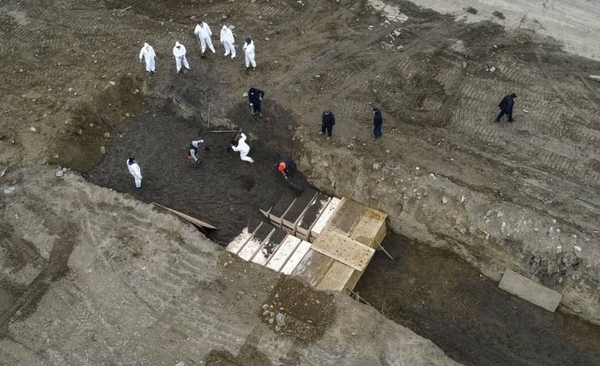 HOY / Covid-19: Nueva York prepara fosas comunes para enterrar a fallecidos sin reclamar a causa del Virus