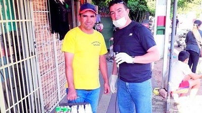 Caramelero donó víveres y conmovió con su solidaridad