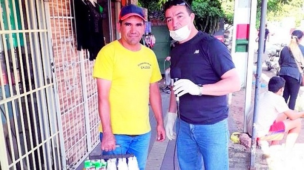 Caramelero donó víveres y conmovió con su solidaridad