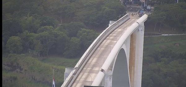 41 compatriotas varados en el puente de la Amistad ingresarán al país » Ñanduti