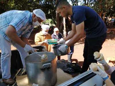 ALMUERZO SOLIDARIO PARA MÁS DE 130 NIÑOS Y ADULTOS EN OBLIGADO. 