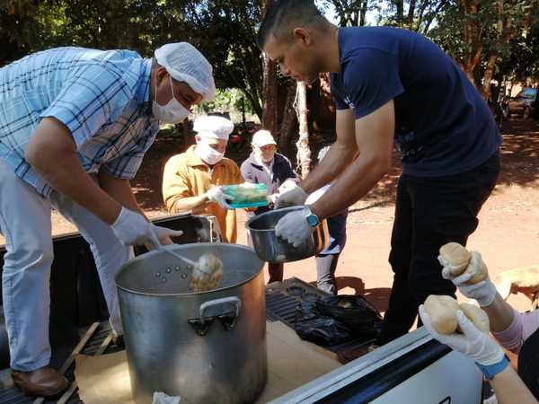 ALMUERZO SOLIDARIO PARA MÁS DE 130 NIÑOS Y ADULTOS EN OBLIGADO. 