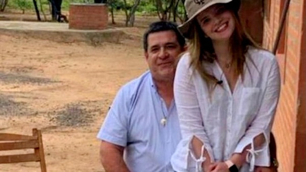 Cartes no debe salir de la ciudad y debe comparecer periódicamente