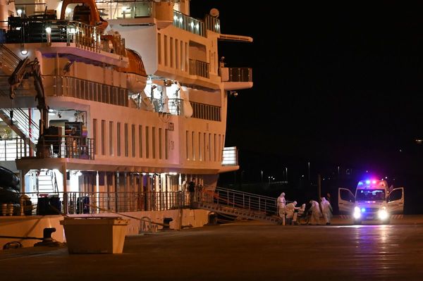 Atraca en Montevideo crucero australiano con más de 100 casos de coronavirus