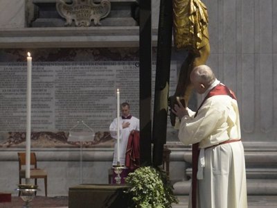 Papa pidió a Dios ayuda para “soportar el yugo de cada día” ante crisis actual
