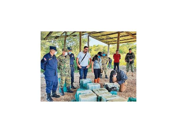 Incautan 385 kilos de cocaína en una estancia abandonada