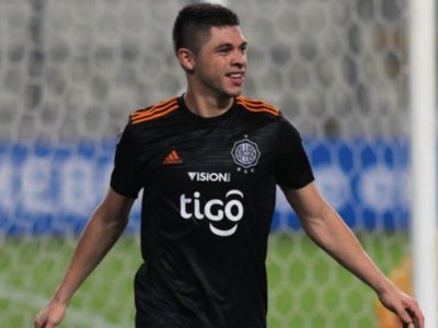 Rorro Rojas vivió su sueño y vistió las dos camisetas