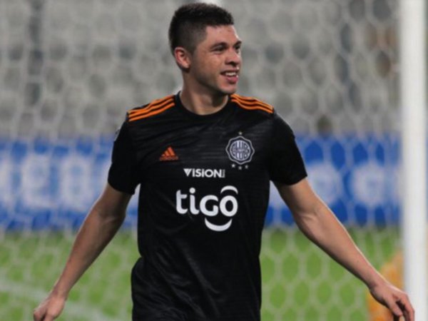 Rorro Rojas vivió su sueño y vistió las dos camisetas