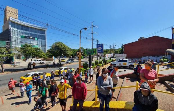 Reportan compras masivas y violación de la cuarentena en sábado santo