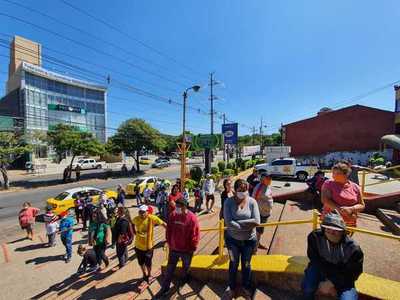 Reportan compras masivas y violación de la cuarentena en sábado santo
