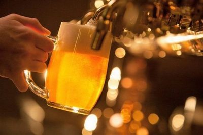 Cerveceros celebran levantamiento de restricción de delivery de bebidas