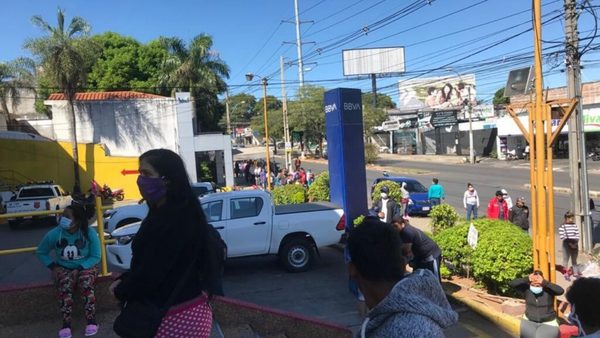 Violación de la cuarentena por compras masivas en Sábado Santo