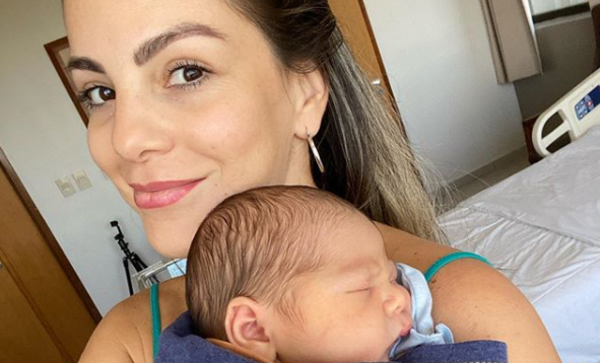 HOY / Con transmisión en vivo post parto, Magalí Páez mostró a su hijo desde el hospital