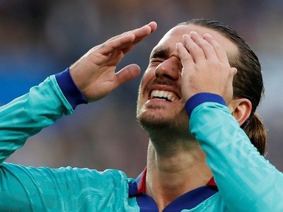 Renuncian seis directivos del Barcelona