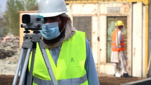 Albañiles podrán trabajar y se libera el delivery de chupi