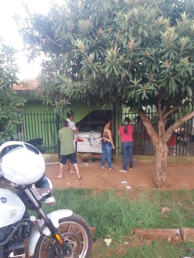 Conductor ebrio chocó contra vivienda e hirió a una niña - ABC en el Este - ABC Color