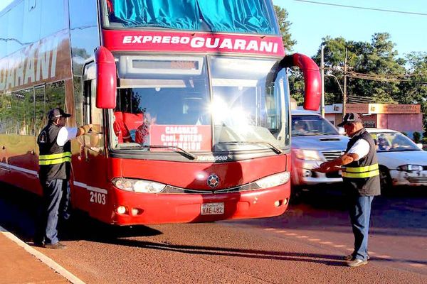 Extienden suspensión de viajes al interior