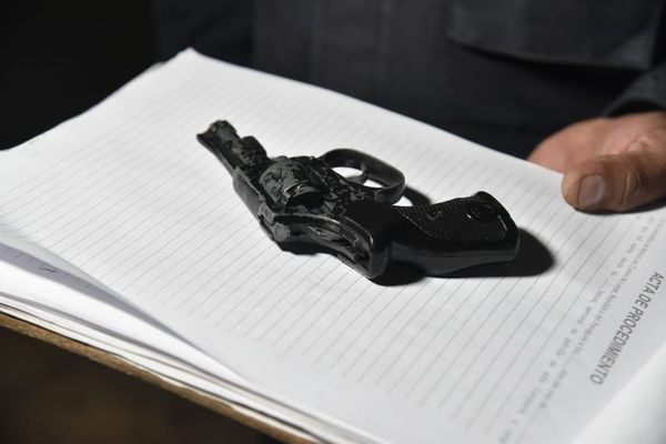 Se disparó por el brazo luego de supuestamente encontrar una pistola - Nacionales - ABC Color