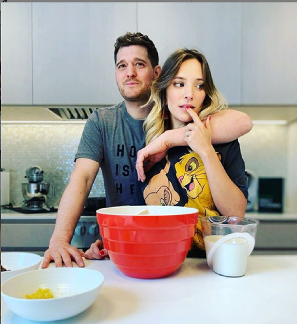(VIDEO) Luisana Lopilato ¿zarandeada por Michael Bublé en pleno en vivo? | Crónica
