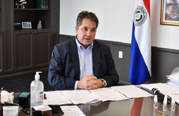 Diputado denuncia esquema fraudulento que salpica al titular de Dinac