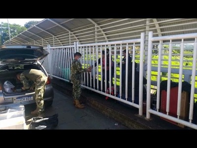 CERCA DE 150 PARAGUAYOS VARADOS EN EL PUENTE DE LA AMISTAD