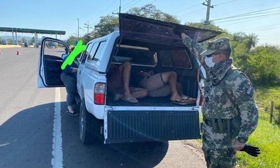 HOY / Viajaban escondidos en una camioneta y fueron 'pillados' durante control en peaje de Ypacaraí