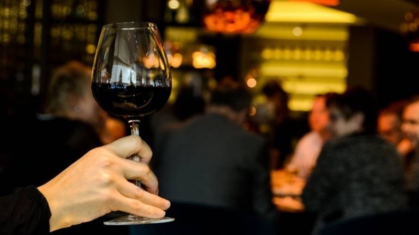 HOY / Efecto COVID-19: 7 de cada 10 empresas de gastronomía y entretenimiento cerraron sus puertas