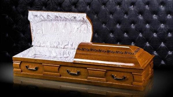 Mujer "resucita en funeraria" tras ser declarada muerta