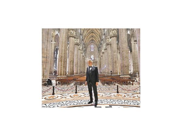 Andrea Bocelli llena de música la Catedral de Milán