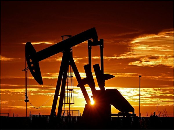 Petroleras acuerdan recorte para frenar caída de precios
