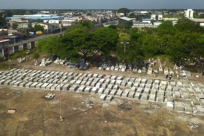 Ecuador retiró casi 800 cadáveres de viviendas de Guayaquil - Mundo - ABC Color